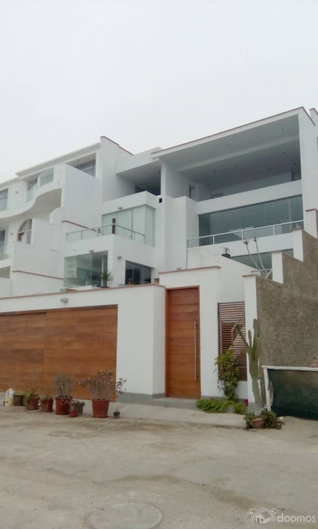 Alquiler de casa de playa de 3 pisos en Toyo Seco (KM 122 Panamericana Sur).