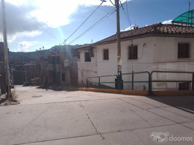 Linda casa remodelada cerca al aeropuerto en Cusco