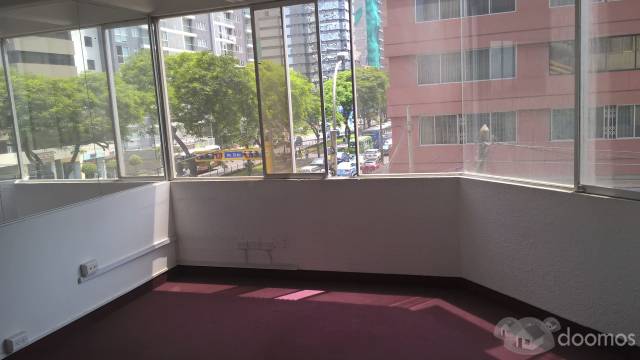 Alquiler de oficina de 80 m2 en Miraflores a 1200 Dólares