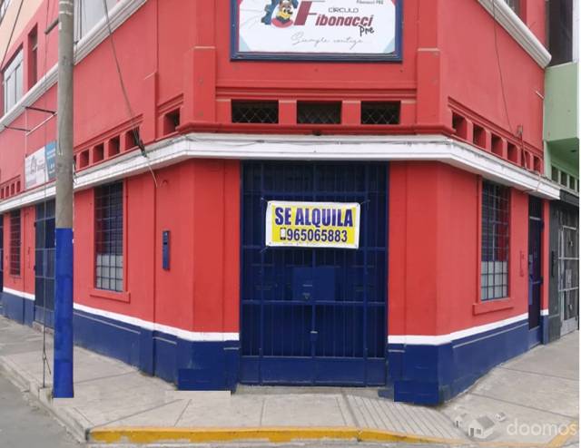 Se Alquila Local Comercial en Huacho (Esquina)